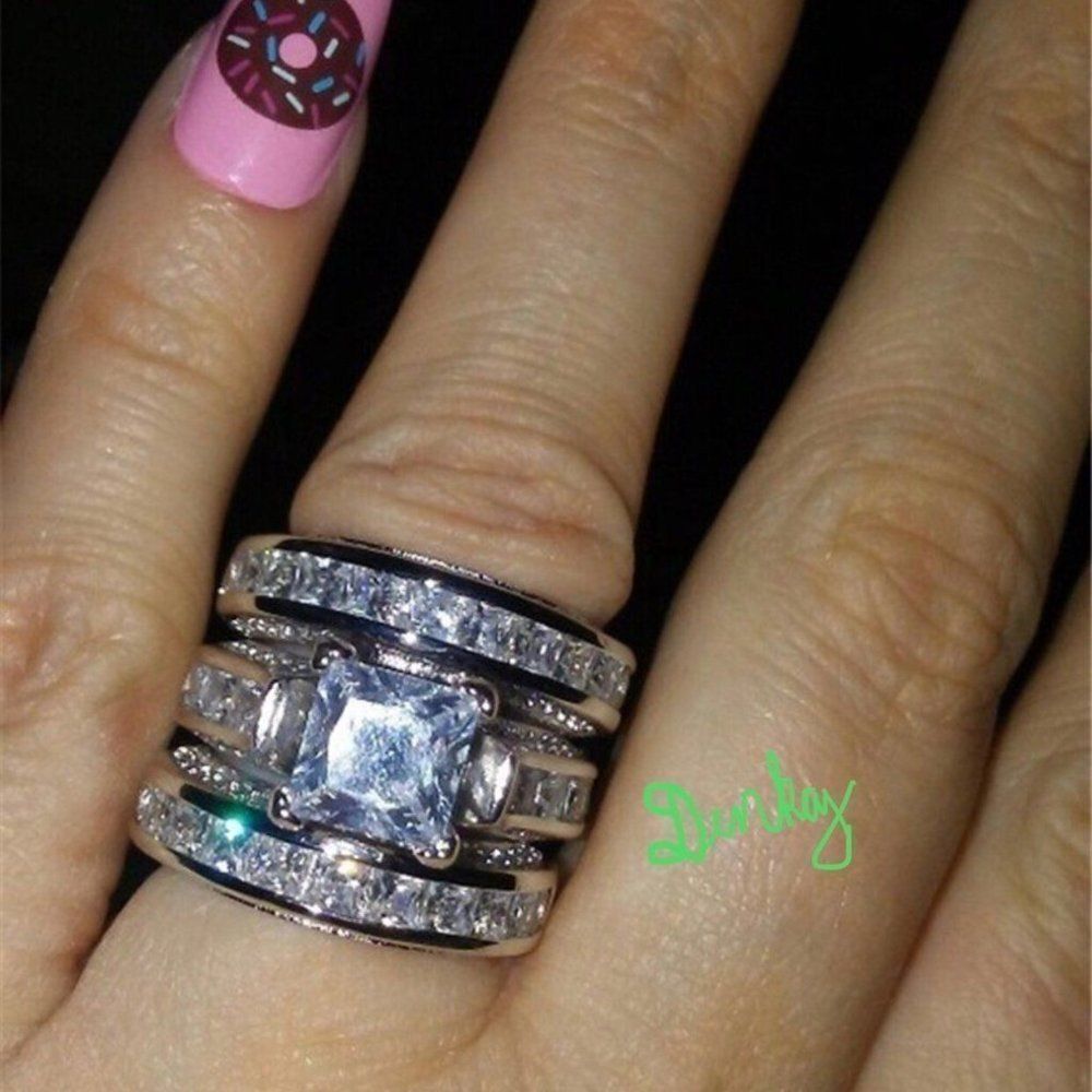 PRINCESS CUT WEDDING RING - Picture 4 of 4